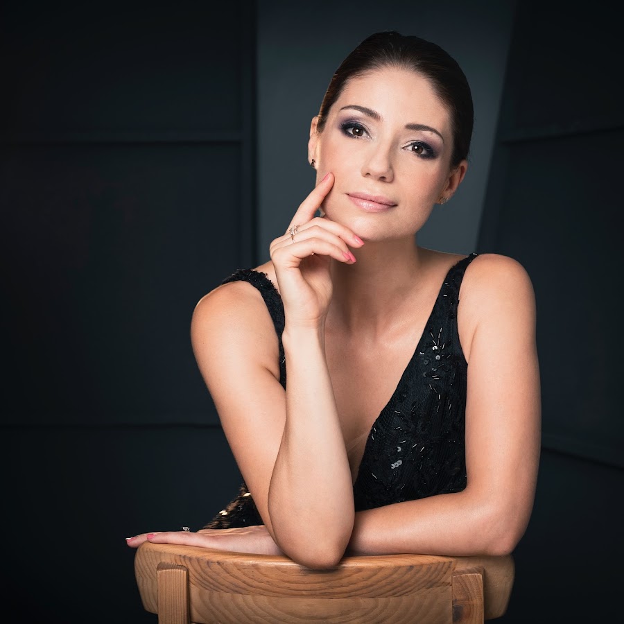SOFIA ESCOBAR - TANTO MAIS