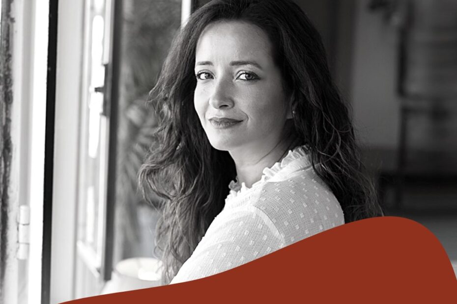 Bilhetes | Tickets: https://ticketline.sapo.pt/.../fado-tradicional-ana... Neste concerto, o Fado apresenta-se na sua forma mais tradicional. Este é um momento de Fado e de conversas entre amigos. Poucas pessoas, um concerto intimista que, mais do que um concerto, é um momento de partilha de emoções. In this concert, Fado is presented in its most traditional form. This is a moment of Fado and conversations between friends. Few people, an intimate concert that, more than a concert, is a moment of sharing emotions.