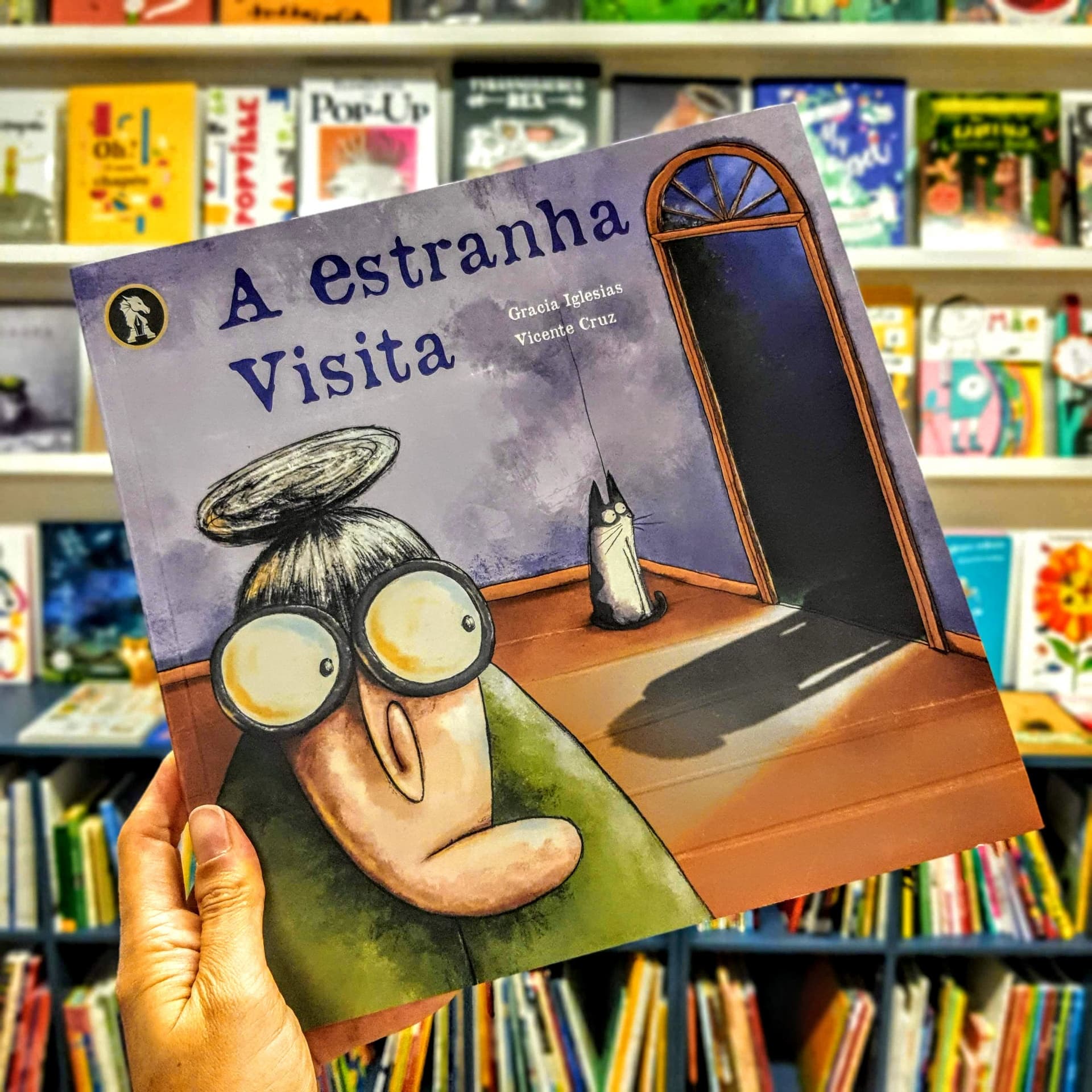 A Estranha Visita - Livraria Barata