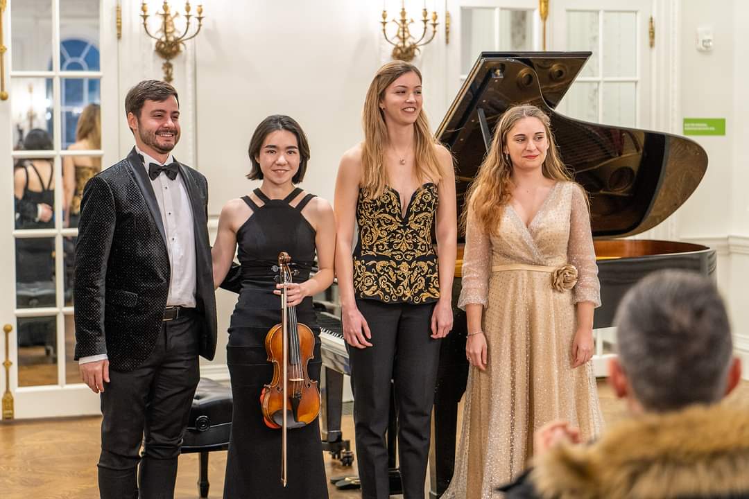 No dia 26 de Março, promovido pelo Bendada Music Festival, vamos apresentar no Palácio Nacional da Ajuda peças de Rachmaninoff, Grieg, Puccini e Marcos Portugal. O concerto é de entrada grátis, basta só aparecer! Espero ver-vos por lá! On the 26th of March I'll be performing with Bendada Music Festival at Palácio Nacional da Ajuda, in Portugal, we will be presenting some Rachmaninoff, Grieg, Puccini and Marcos Portugal! its free entry you just need to show up! I hope to see you there!