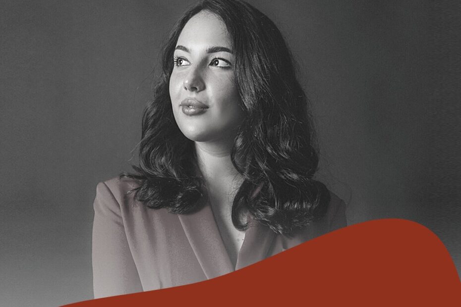 Bilhetes | Tickets: https://ticketline.sapo.pt/evento/fado-tradicional-com-marta-alves-71636 Neste concerto, o Fado apresenta-se na sua forma mais tradicional. Este é um momento de Fado e de conversas entre amigos. Poucas pessoas, um concerto intimista que, mais do que um concerto, é um momento de partilha de emoções. In this concert, Fado is presented in its most traditional form. This is a moment of Fado and conversations between friends. Few people, an intimate concert that, more than a concert, is a moment of sharing emotions.