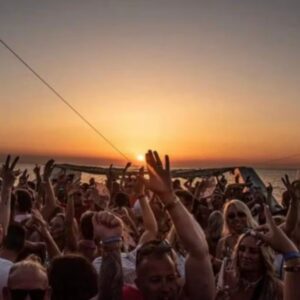 Sunset Boat Party - Cruzeiro com DJ e Open Bar