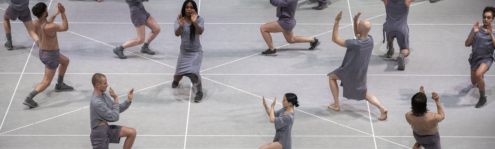 JAN MARTENS GRIP & DANCE ON ENSEMBLE