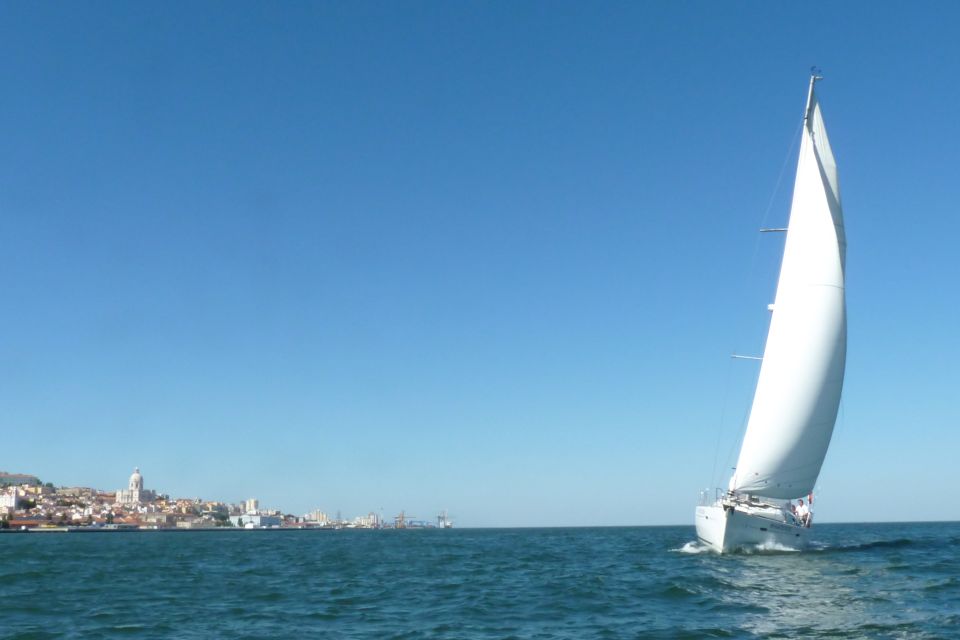 Passeio de Veleiro pelo Rio Tejo