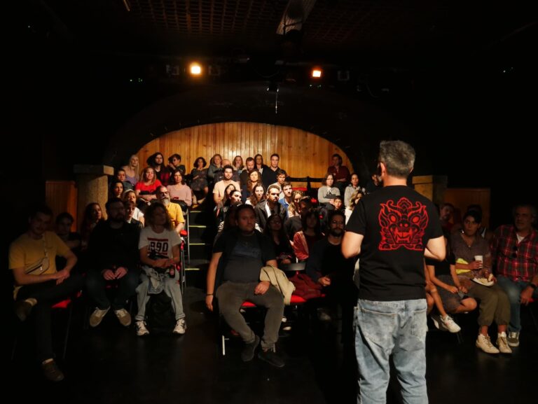 evoe stand up R. Canastras 40, 1100-112 Lisboa (1)
