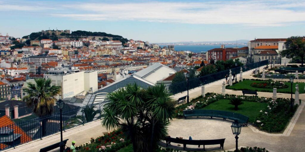 MIRADOURO DE SÃO PEDRO DE ALCÂNTARA - Lisboa