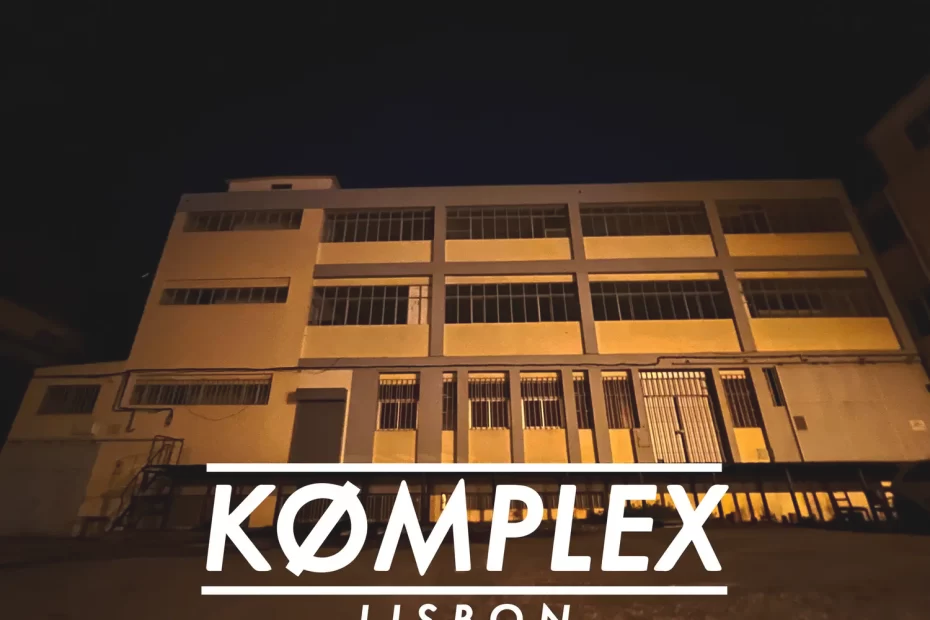 SUPER NYE DISTURB & KØMPLEX - 3 ROOMS