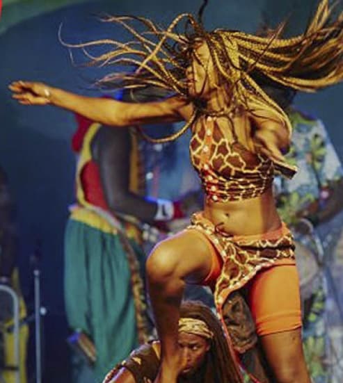 Os artistas do Ballet Jammu levam o público ao coração de África, com os seus sons, ritmos e cores.
