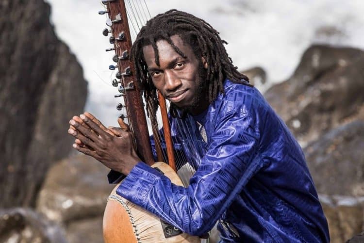 Mbye Ebrima e sua banda ◌ SMUP