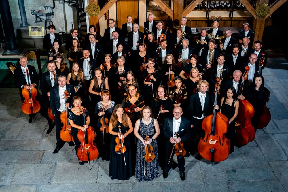 A 17ª edição da Temporada Darcos traz pela primeira vez a Portugal a Orquestra da República Checa (Pilson Philharmonic Orchestra). O concerto decorre dia 22 de março na Aula Magna, com um programa que passa por obras de R. Wagner, R. Schumann e de Nuno Côrte-Real, com a voz da soprano Dora Rodrigues a acompanhar.