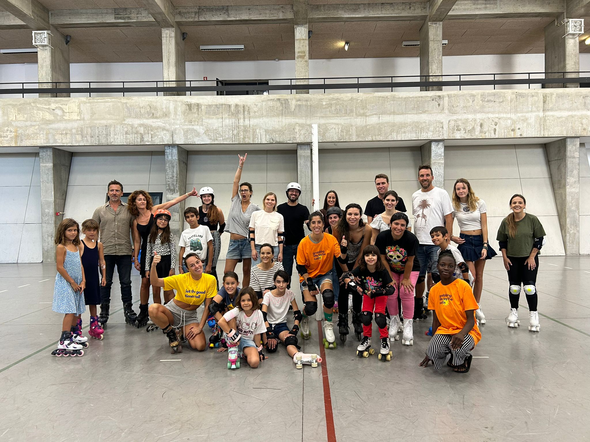 ROLLER SKATING - Friends, Family & Kids