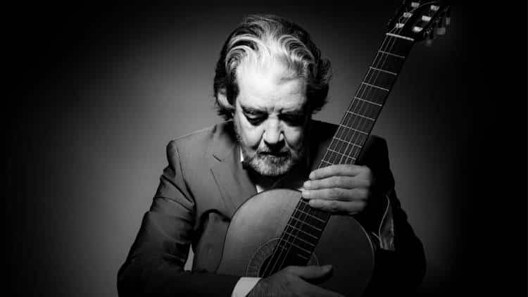 SEX11OUTUBRO2024Herencia DestacarCalendário Guardar Concertos Lisboa Ver mapaSão Luiz Teatro Municipal Rua António Maria Cardoso, 38 - Lisboa Duração 1h30 aprox. Rafael Riqueni, nascido em 1962, iniciou sua jornada musical aos doze anos, revelando um talento que o levou a ganhar o Prémio Ramón Montoya no 8º Concurso de Córdoba e o VI Concurso Nacional em Jerez, aos catorze anos, e triunfando novamente em duas ocasiões posteriores. Após um intervalo de mais de duas décadas, Riqueni retornou aos palcos na Bienal de Flamenco de Sevilha em 2014. Em 2020, o mestre recebeu o Prémio Guitarra con Alma no 34º Festival de Jerez, com seu trabalho magistral Herencia, que também foi indicado para um Grammy Latino. O seu legado foi coroado com o Prémio Nacional de Guitarra (2023) pela Cátedra de Flamencologia de Jerez, solidificando seu lugar como um dos grandes ícones do flamenco contemporâneo. Com Herencia, Rafael Riqueni honra a tradição e deixa sua marca única na música contemporânea, transcende fronteiras culturais e geográficas, cativando audiências globalmente e solidificando sua posição como mestre da guitarra flamenca. http://www.rafael-riqueni.com/ Datas e Horários 11 de outubro sexta, 20h Local Sala Luis Miguel Cintra Fonte: https://www.teatrosaoluiz.pt/espetaculo/herencia/