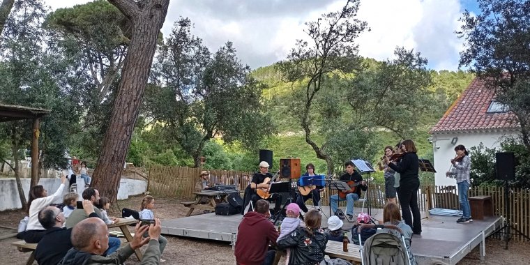 Concerto Corcova Música com experimentação de instrumentos