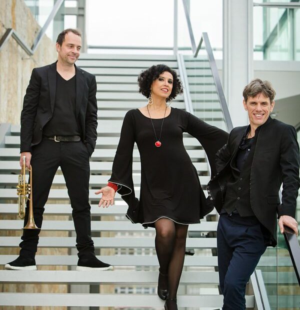 PAULA MORELENBAUM - BOSSARENOVA TRIO