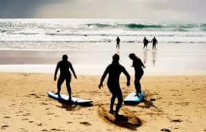 Os melhores destinos para praticar surf em Portugal e Espanha