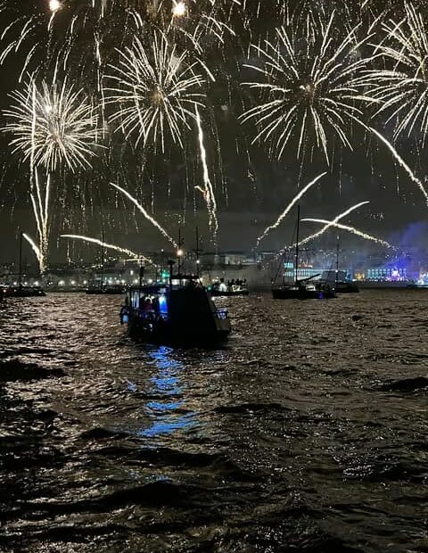 Lisboa: Festa de Ano Novo num Barco com Fogo de Artifício