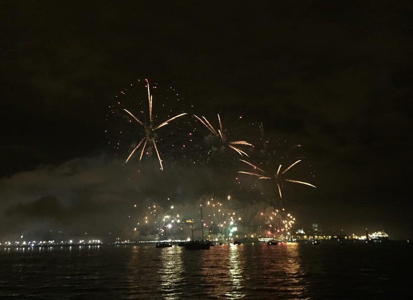 Navegue até 2025: Fogos de Artifício de Lisboa Vistos do Rio