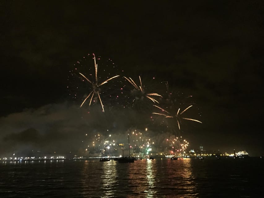 Navegue até 2025: Fogos de Artifício de Lisboa Vistos do Rio