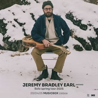 ð¸ Jeremy Bradley Earl (Woods) ð¸ No domingo, 20 de abril de 2025, às 21:00, Jeremy Bradley Earl, artista visual e membro da aclamada banda de folk rock psicadélico, Woods, apresenta-se ao vivo no Musicbox Lisboa. Com um novo EP a caminho, estas serão as primeiras músicas gravadas em nome próprio e a sua estreia em digressão solo. Com uma carreira de vinte anos explorando o som psicadélico americano com a sua banda, Jeremy traz agora um trabalho mais íntimo e introspectivo, com quatro faixas que mesclam folk e rock de forma mais profunda, mantendo a aura psicadélica que caracteriza o seu estilo. As alucinações são caseiras e as iluminações fantasmagóricas. ð Data: 20 de abril de 2025 ð Horário: 21:00 ð Local: Musicbox Lisboa, Rua Nova do Carvalho 24, 1200-019 Lisboa ð¸ Preço: €19,50 ð️ Não percas a chance de ver Jeremy Bradley Earl ao vivo! ð¸ Jeremy Bradley Earl (Woods) ð¸ On Sunday, April 20, 2025, at 9:00 PM, Jeremy Bradley Earl, visual artist and member of the acclaimed psychedelic folk rock band Woods, will perform live at Musicbox Lisboa. With a new EP on the way, these will be the first songs he’s recorded under his own name, marking his solo debut tour. After twenty years exploring American psychedelic sound with his band, Jeremy brings a more intimate and introspective work, with four tracks that blend folk and rock in a deeper way, while still maintaining the psychedelic aura that defines his style. The hallucinations are homemade, and the illuminations are ghostly. ð Date: April 20, 2025 ð Time: 9:00 PM ð Location: Musicbox Lisboa, Rua Nova do Carvalho 24, 1200-019 Lisbon ð¸ Price: €19.50 ð️ Don’t miss the chance to see Jeremy Bradley Earl live!