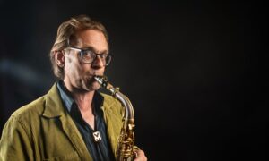 iderado pelo saxofonista e compositor Jorrit Dijkstra, o quarteto inclui Luís Vicente