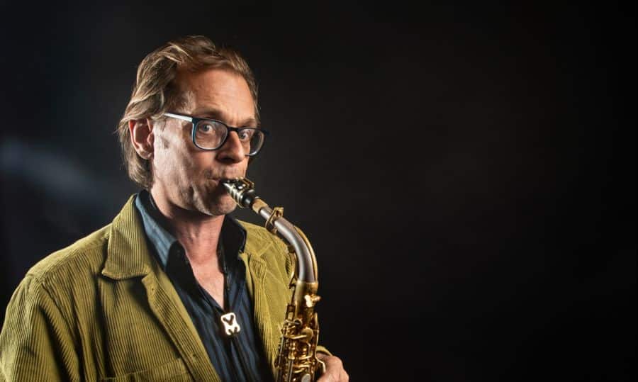 iderado pelo saxofonista e compositor Jorrit Dijkstra, o quarteto inclui Luís Vicente