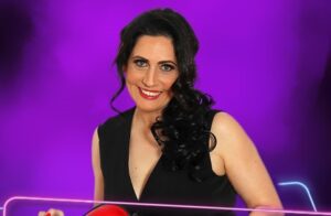 Sexo e Outras Cenas: Cláudia Sousa de Volta ao Palco com Stand-up Irreverente