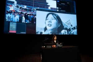 Homesick for Another World: Uma Viagem Teatral Pela Memória e Futuro