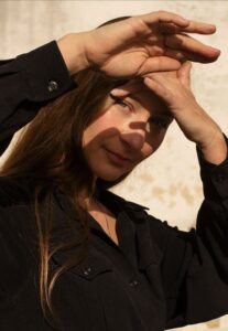 Kara-Lis Coverdale regressa a Lisboa com o arrebatador From Where You Came
