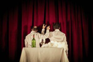 L’Addition: uma farsa explosiva sobre poder e controlo no Teatro do Bairro Alto
