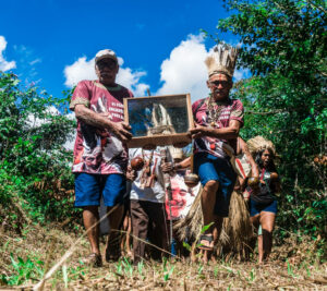 ‘Pés Firmes na Terra Estremecida’ – Exibição e Conversa no Hangar