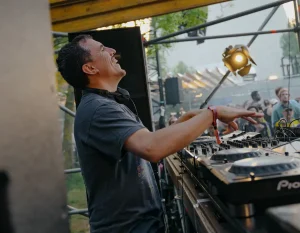 Jex Opolis, Rui Vargas & Snowcaveman, Varela, Sheri Vari, NVNO e Lucky no Lux Fragil