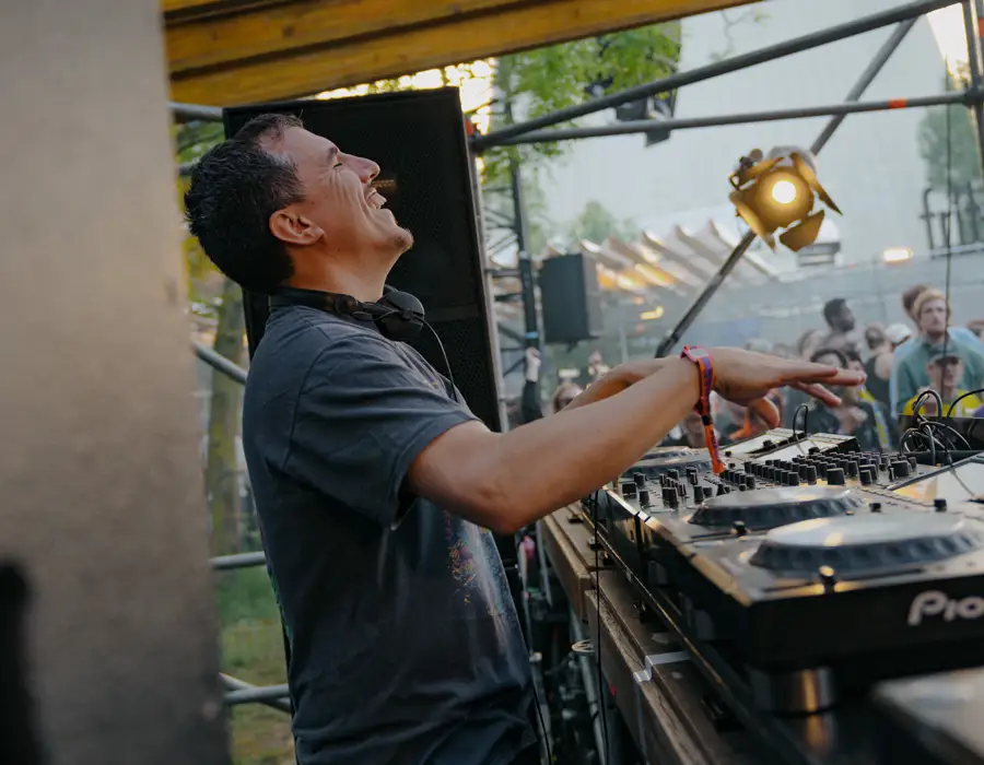 Jex Opolis, Rui Vargas & Snowcaveman, Varela, Sheri Vari, NVNO e Lucky no Lux Fragil