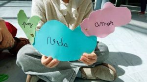 Entre Raízes e Palavras: Passeio para Famílias no MACAM