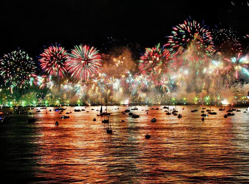 Passagem de Ano em Lisboa: Celebre 2026 a Bordo de um Catamarã VIP com Vista para o Fogo de Artifício