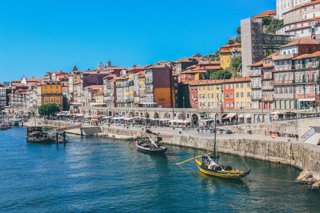 Do Porto a Lisboa: Como Combinar Cultura e Alojamento em Duas Capitais Culturais