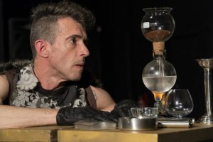 “O Rei no Exílio – Remake” de Francisco Camacho chega ao Clube Estefânia