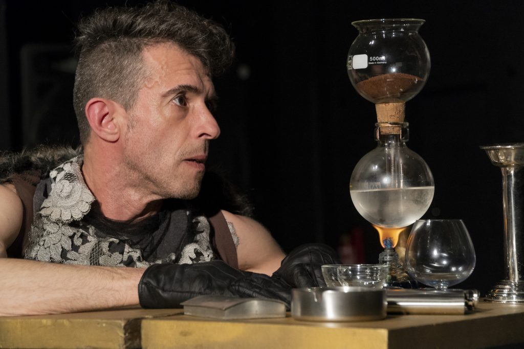 “O Rei no Exílio – Remake” de Francisco Camacho chega ao Clube Estefânia