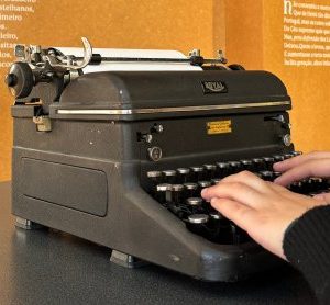 Crianças tornam-se escritores por um dia em oficina inspirada em Camões