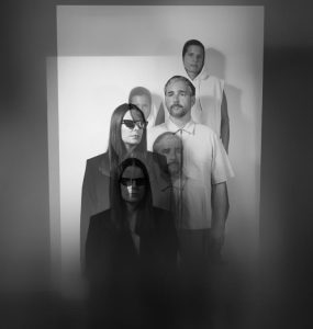 Neon Soho apresenta “Shall We Begin” na Casa Capitão