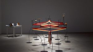 Elina Waage Mikalsen – Ecos e Repetições