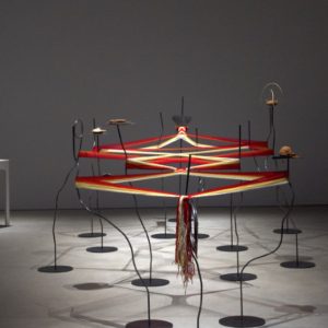 Elina Waage Mikalsen – Ecos e Repetições