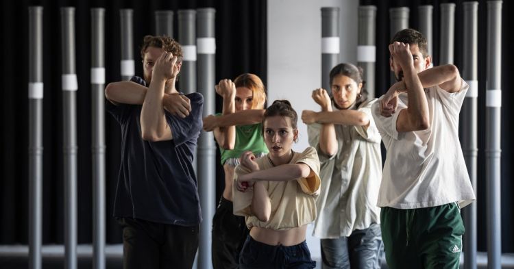 WonderLandi: Lander Patrick transforma a música em corpo e movimento na Culturgest