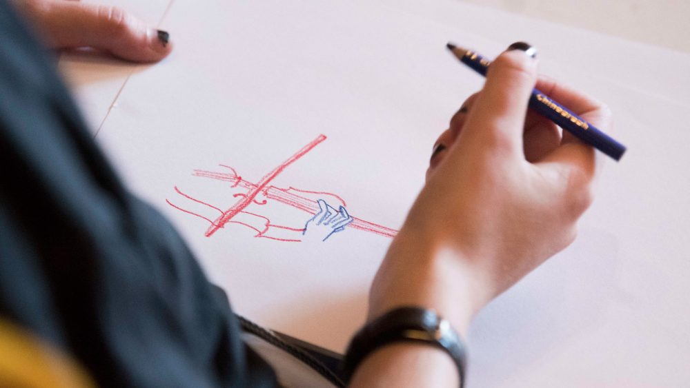 Music Sketching: desenhar a orquestra em ensaio ao vivo