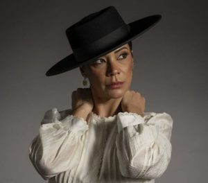 RAQUEL TAVARES apresenta ao vivo