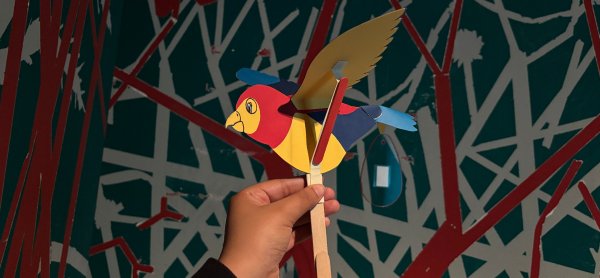 Código Bebé – O Pássaro das Mil Vozes