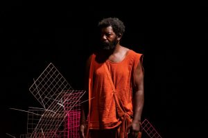 “Combate de Negro e de Cães” chega ao Teatro do Bairro