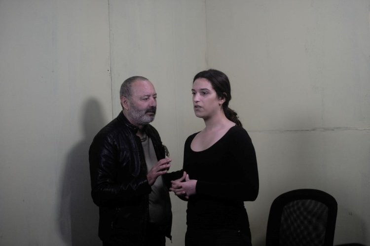 “Um Interrogatório” expõe o jogo do poder e da verdade no Teatro Paulo Claro 