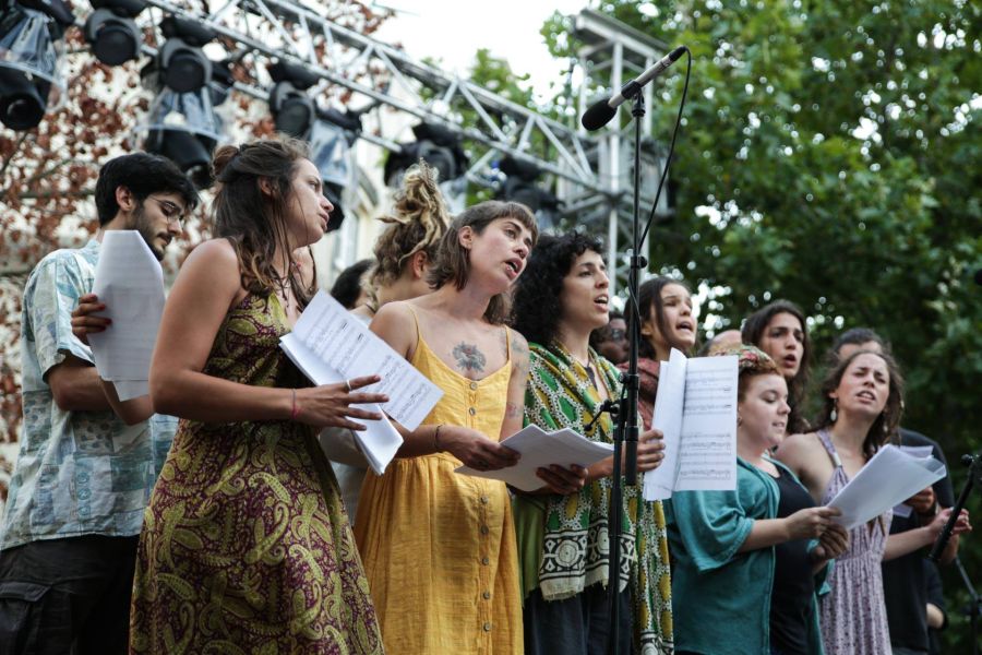 Concerto do Coro dos Anjos leva música comunitária ao Jardim dos Coruchéus