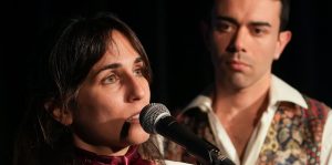 “50 Madrugadas” leva o espírito do 25 de Abril ao palco do Teatro Armando Cortez