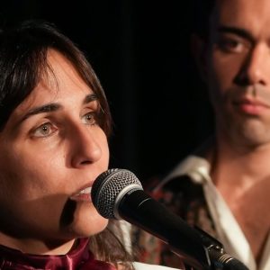 “50 Madrugadas” leva o espírito do 25 de Abril ao palco do Teatro Armando Cortez